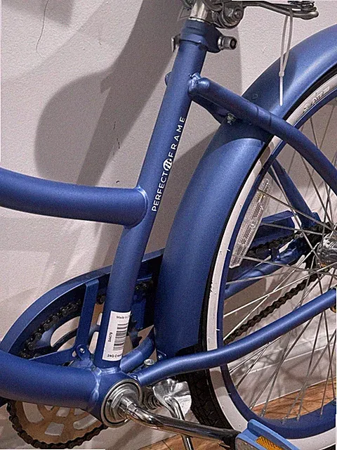 Huffy Bike Classing And Stylish. Spring Saddle, Dual Density Grips, Grip/pedals